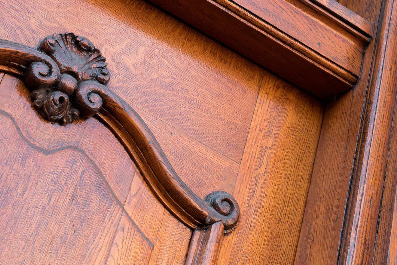 Close-up van geschilderd houtwerk