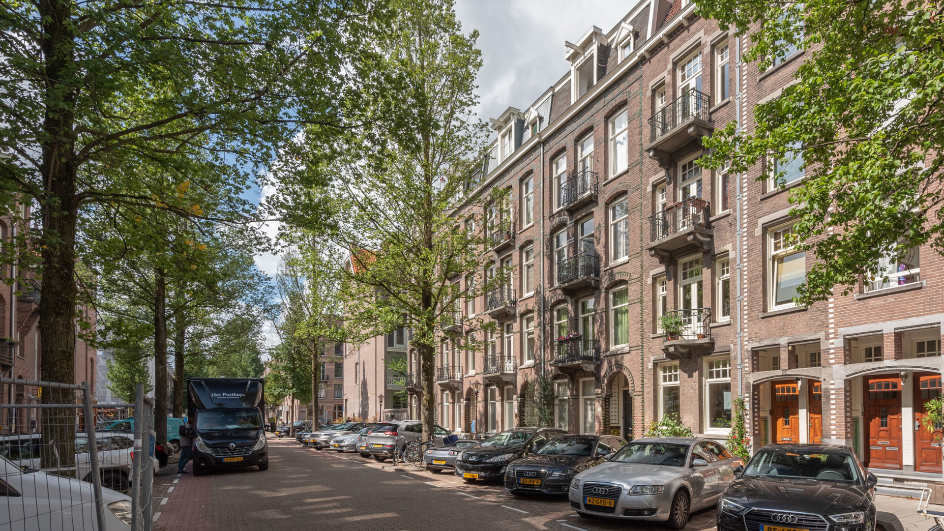 Geschilderde gevel aan de Frans van Mierisstraat in Amsterdam